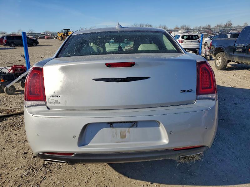 Фото 6 - CHRYSLER 300