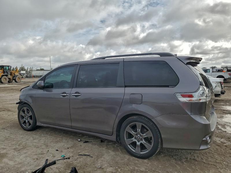 Фото 2 - TOYOTA SIENNA