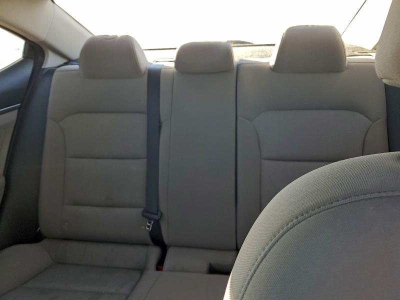 Фото 10 - HYUNDAI ELANTRA