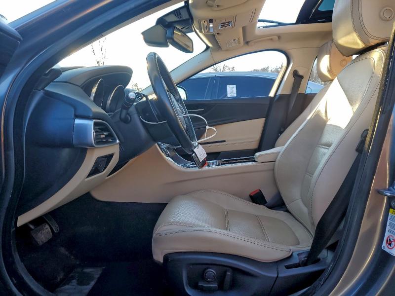 Фото 7 - JAGUAR XE