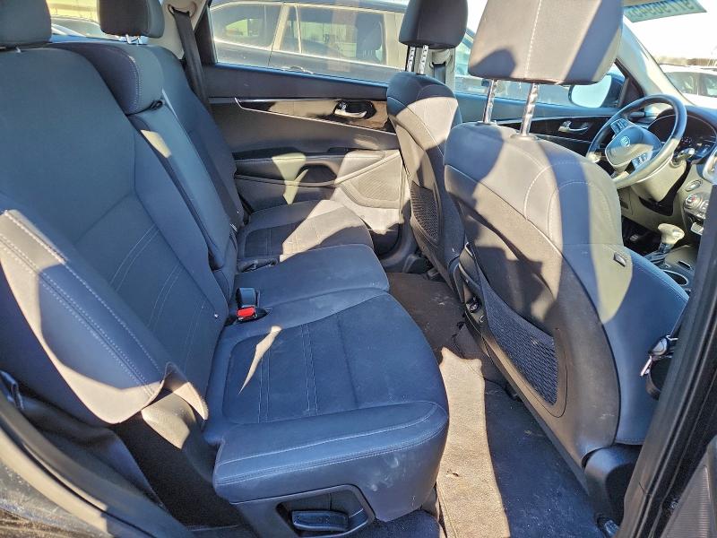 Фото 11 - KIA SORENTO