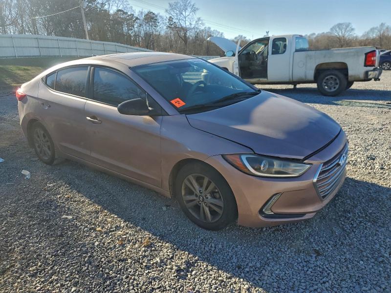 Фото 4 - HYUNDAI ELANTRA