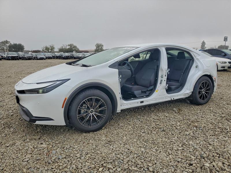 Фото 1 - TOYOTA PRIUS