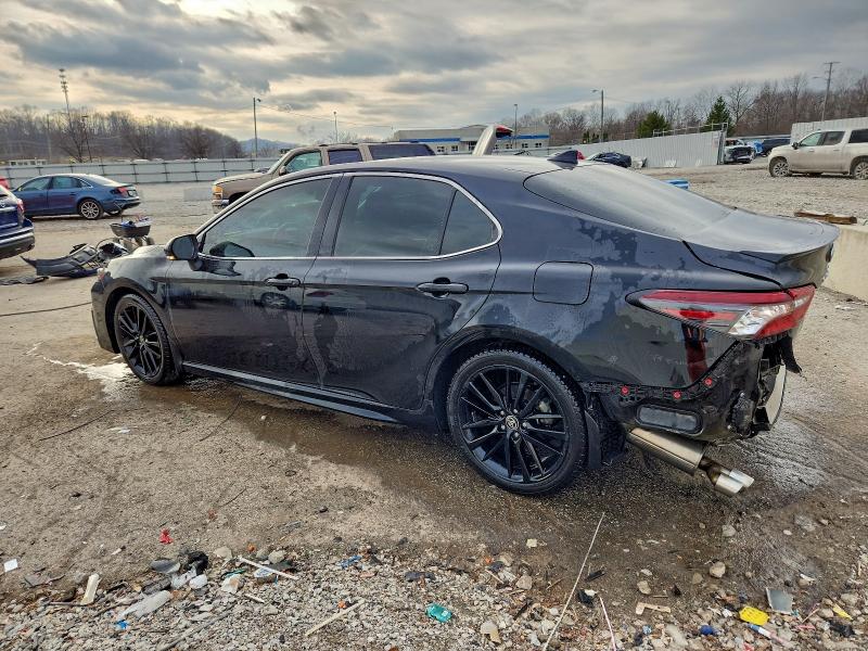 Фото 2 - TOYOTA CAMRY