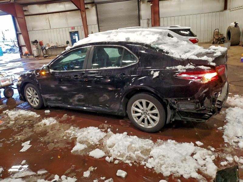 Фото 2 - TOYOTA CAMRY