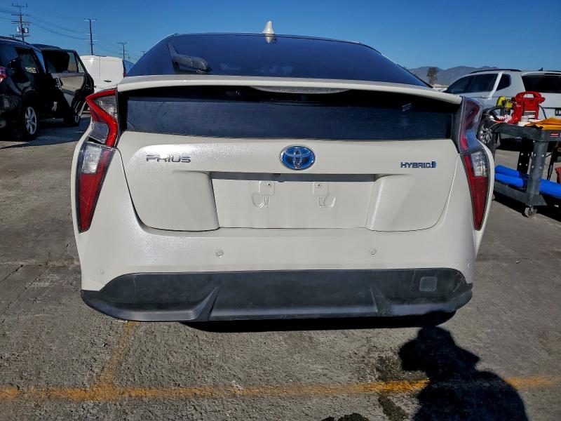 Фото 6 - TOYOTA PRIUS