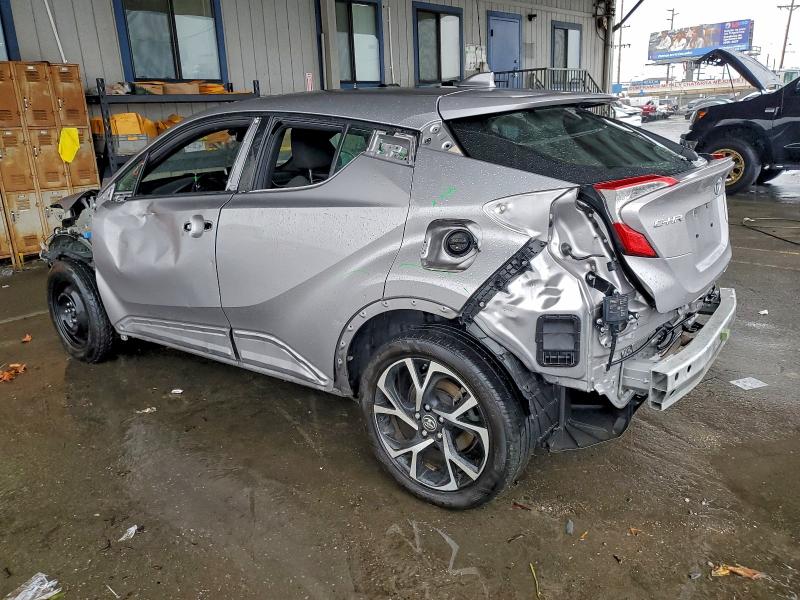 Фото 2 - TOYOTA C-HR