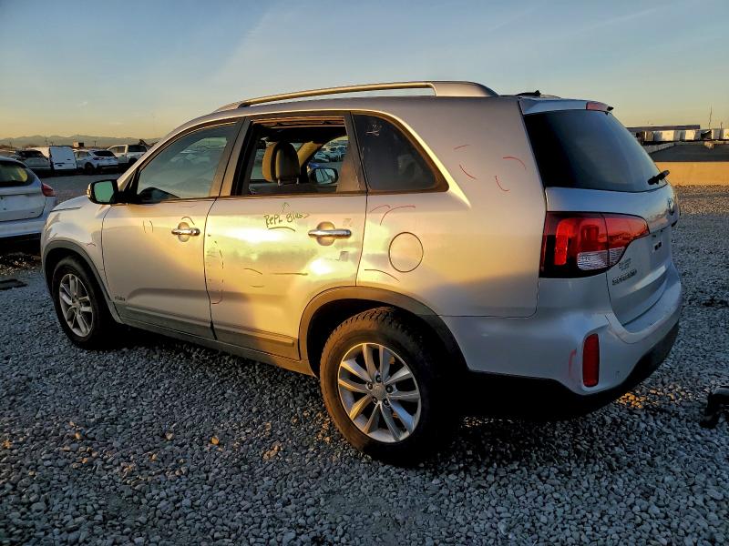 Фото 2 - KIA SORENTO