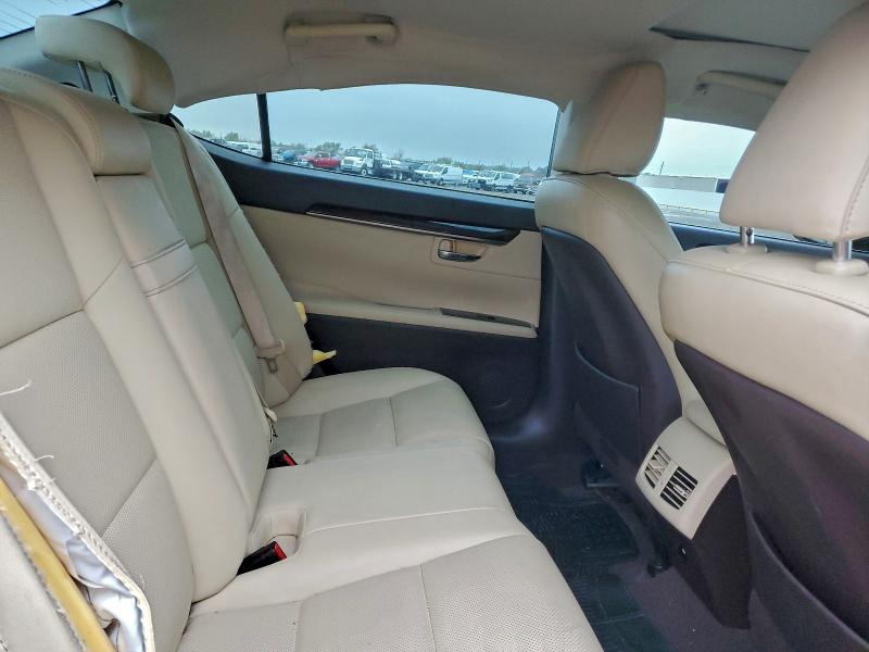 Фото 10 - LEXUS ES350