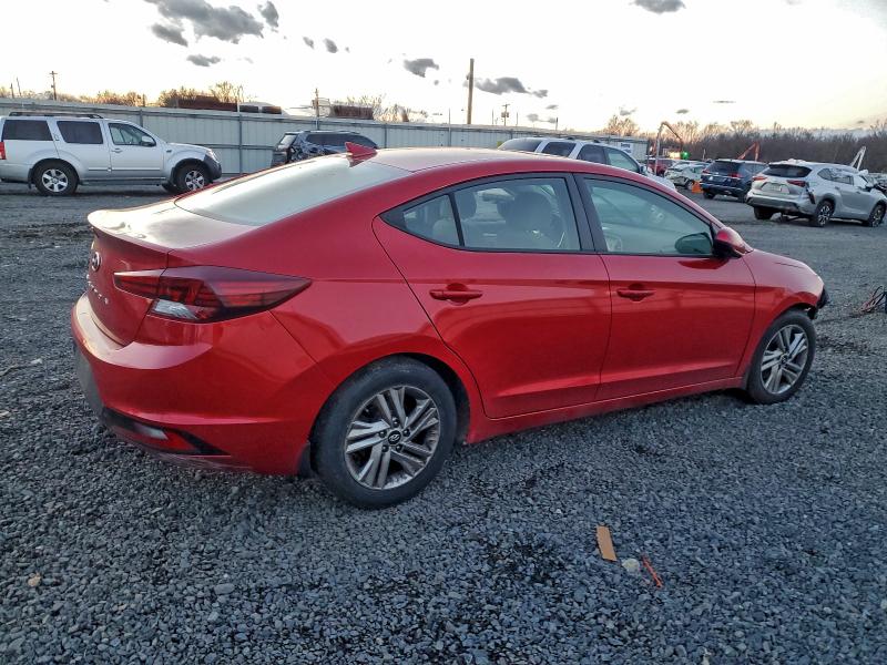 Фото 3 - HYUNDAI ELANTRA