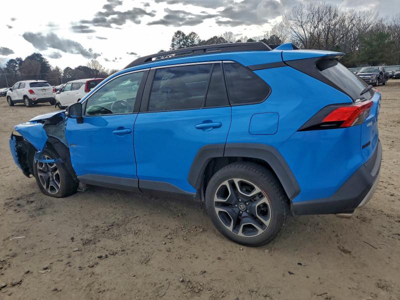 Фото 2 - TOYOTA RAV4