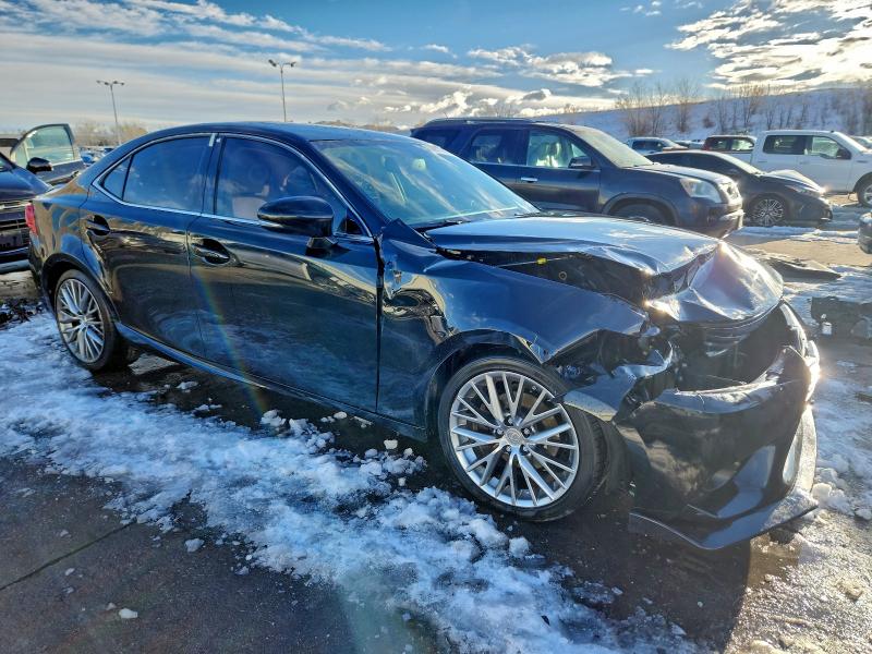 Фото 4 - LEXUS IS