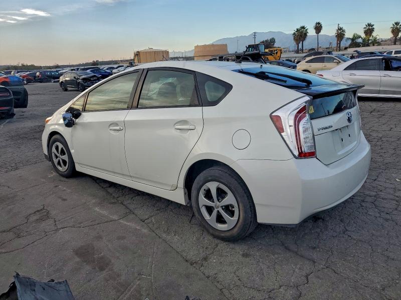 Фото 2 - TOYOTA PRIUS