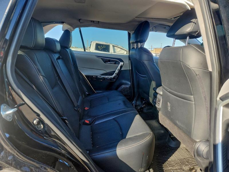 Фото 10 - TOYOTA RAV4