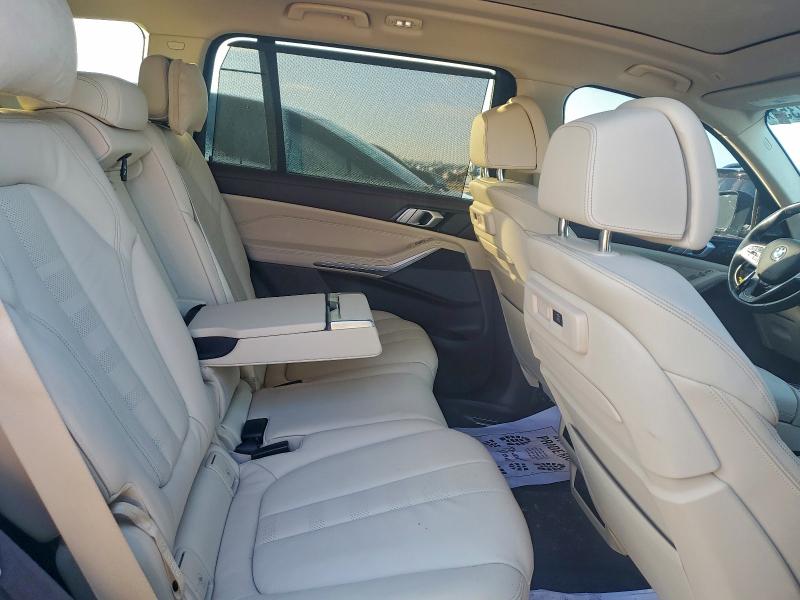 Фото 10 - BMW X7