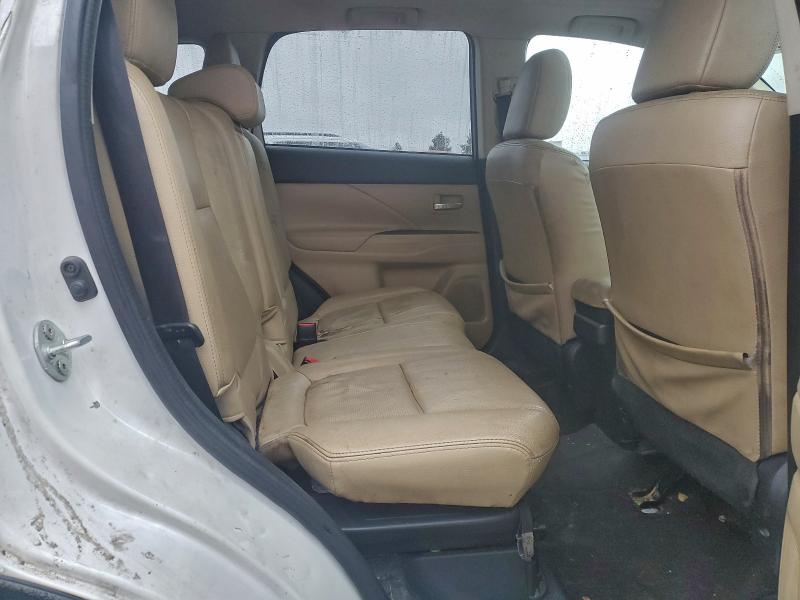 Фото 11 - MITSUBISHI OUTLANDER