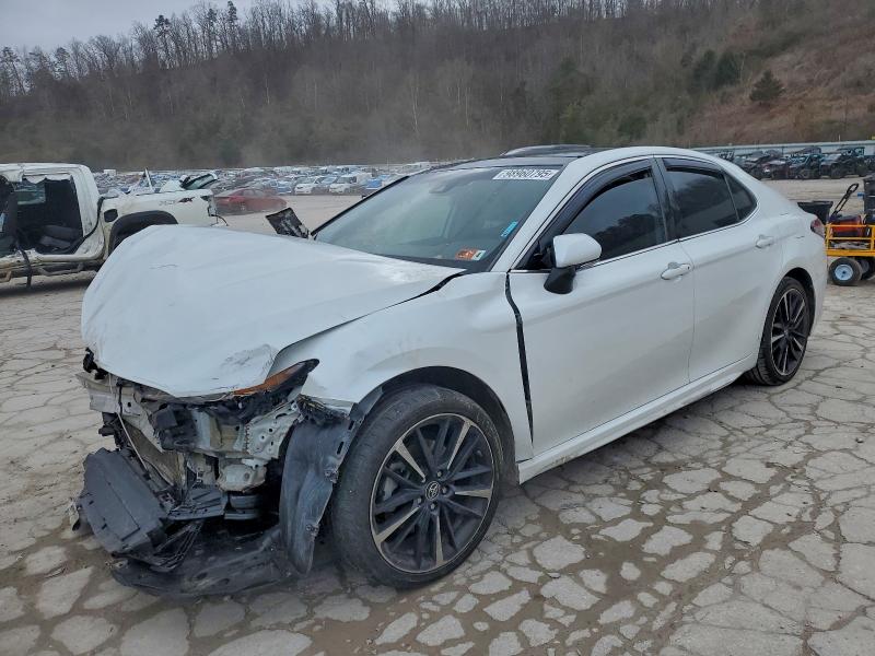 Фото 1 - TOYOTA CAMRY