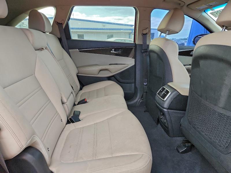 Фото 10 - KIA SORENTO