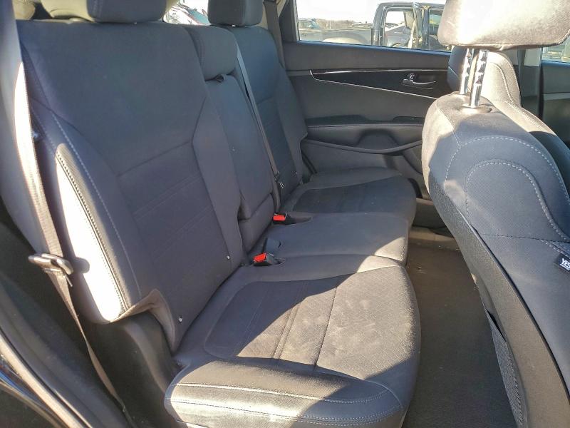 Фото 11 - KIA SORENTO