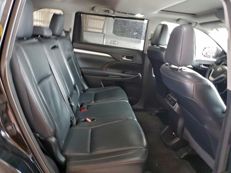 Фото 11 - TOYOTA HIGHLANDER