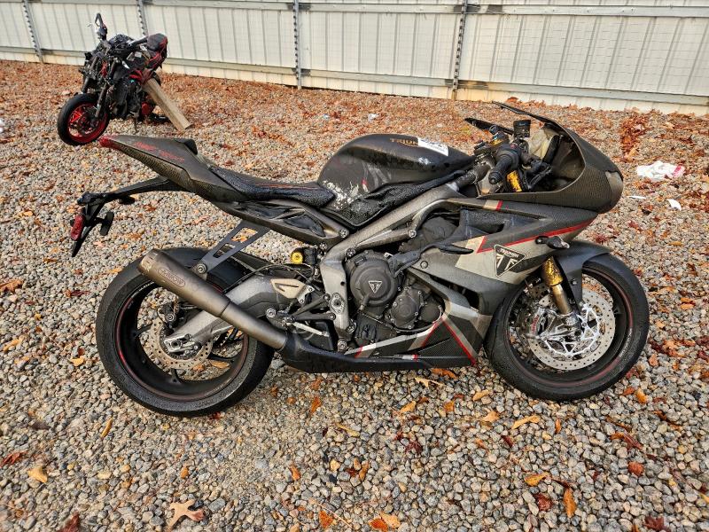 TRIUMPH DAYTONA MO 2020