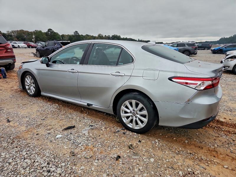 Фото 2 - TOYOTA CAMRY