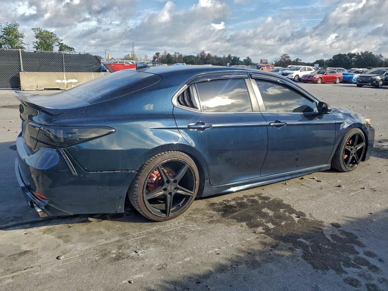 Фото 3 - TOYOTA CAMRY