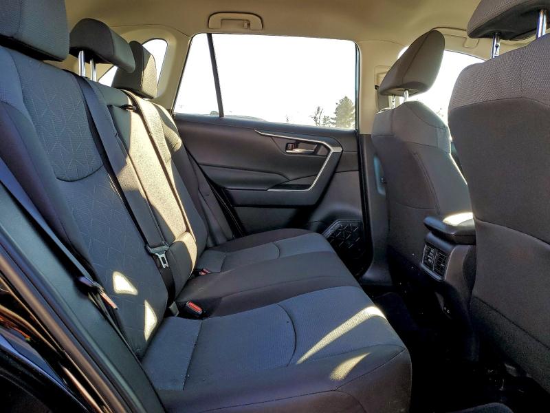 Фото 11 - TOYOTA RAV4