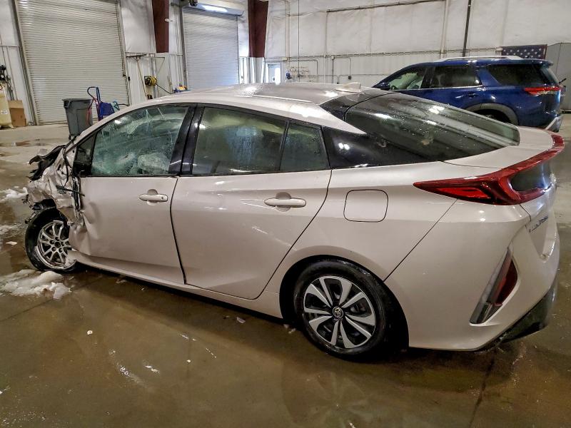 Фото 2 - TOYOTA PRIUS