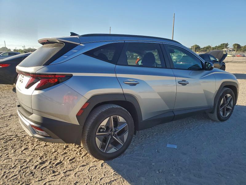 Фото 3 - HYUNDAI TUCSON