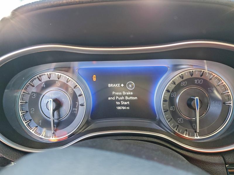 Фото 9 - CHRYSLER 300