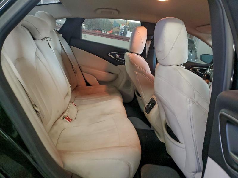 Фото 10 - CHRYSLER 200