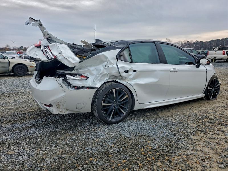 Фото 3 - TOYOTA CAMRY