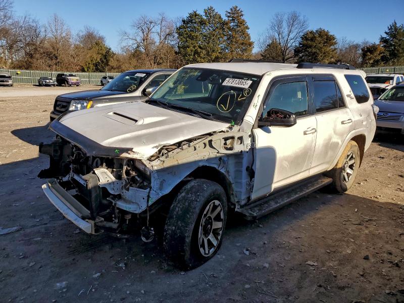 Фото 1 - TOYOTA 4RUNNER