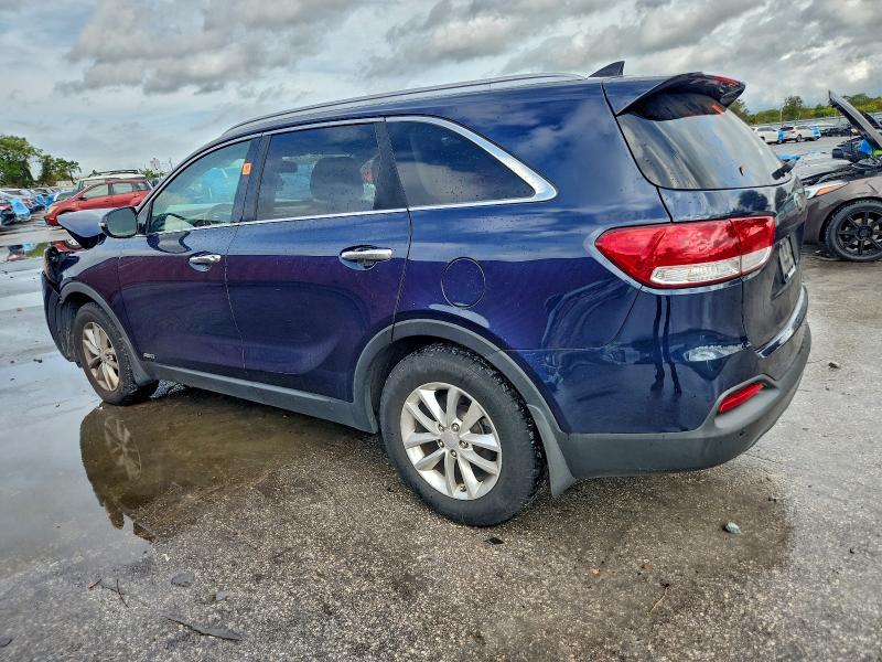 Фото 2 - KIA SORENTO