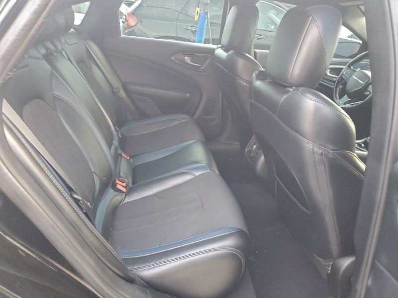 Фото 10 - CHRYSLER 200