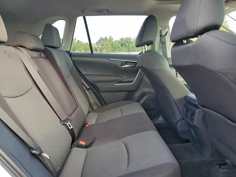 Фото 10 - TOYOTA RAV4