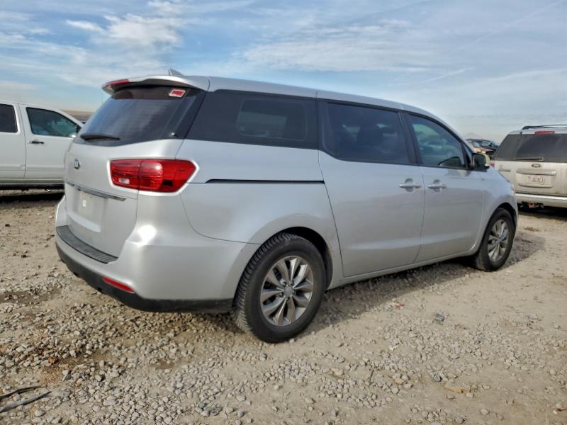 Фото 3 - KIA SEDONA