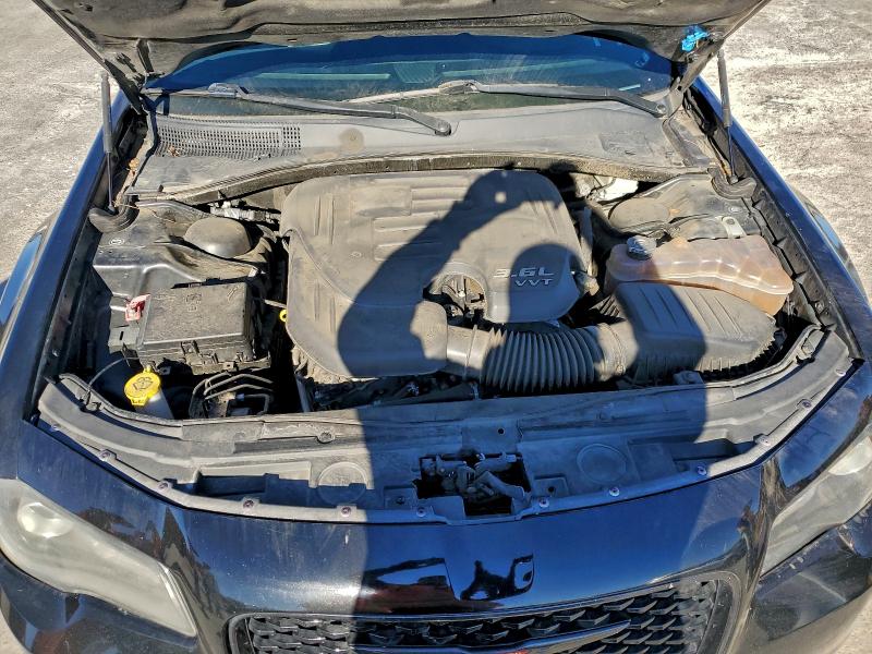 Фото 11 - CHRYSLER 300