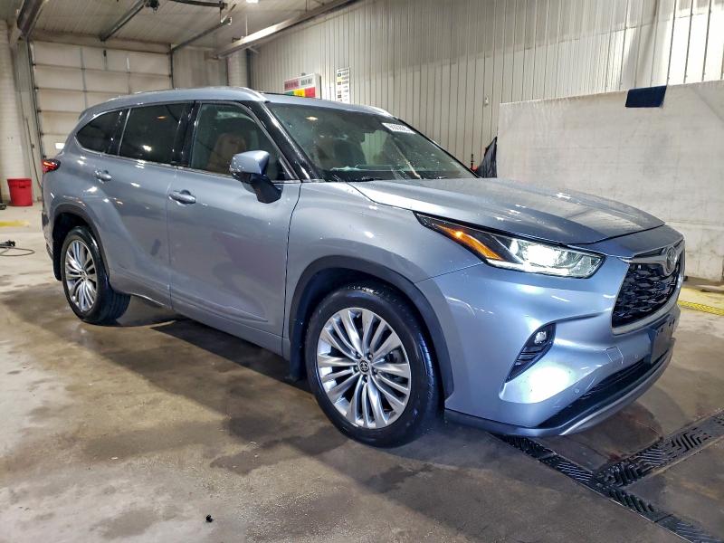 Фото 4 - TOYOTA HIGHLANDER