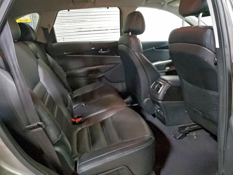 Фото 10 - KIA SORENTO