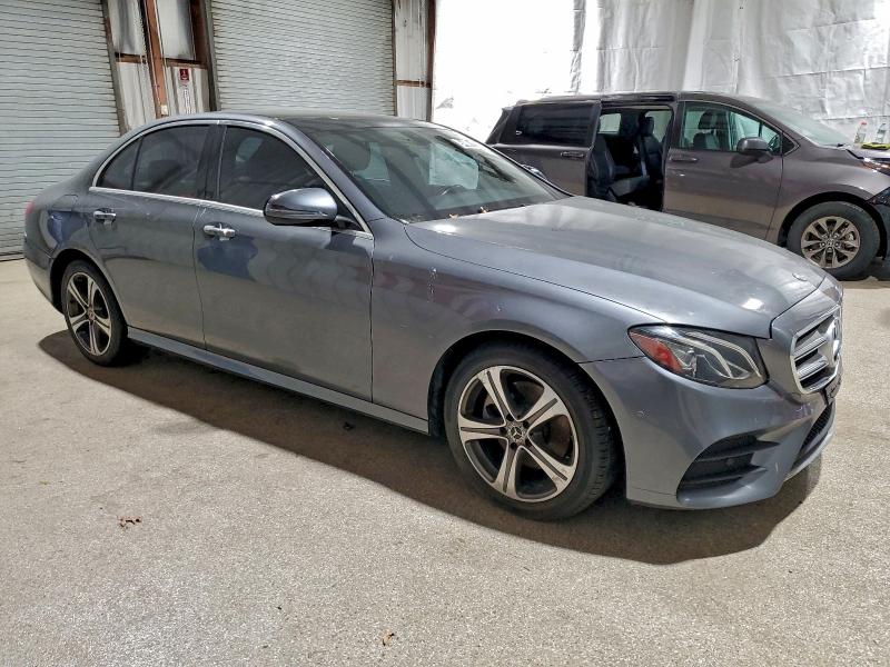 Фото 4 - MERCEDES-BENZ E-CLASS