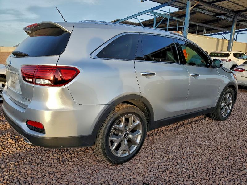 Фото 3 - KIA SORENTO