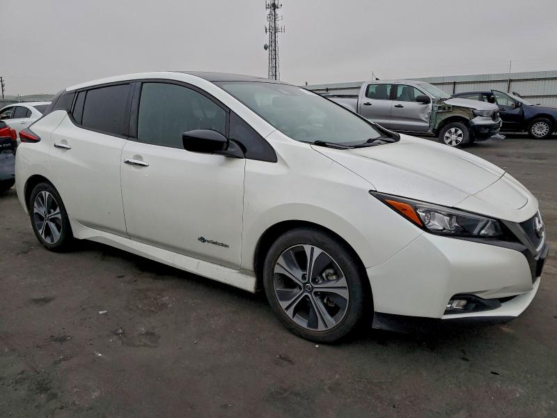 Фото 4 - NISSAN LEAF