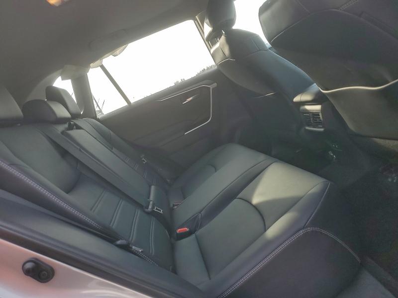 Фото 10 - TOYOTA RAV4