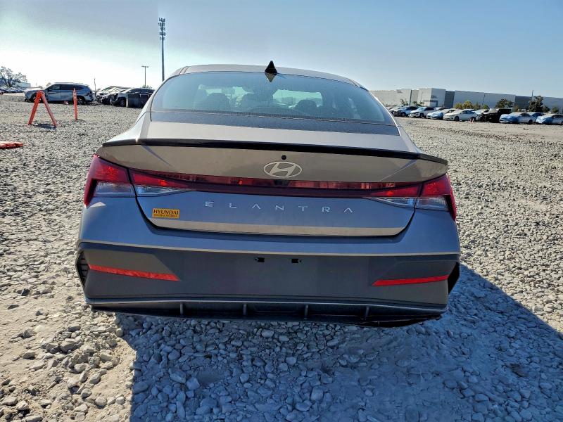 Фото 6 - HYUNDAI ELANTRA