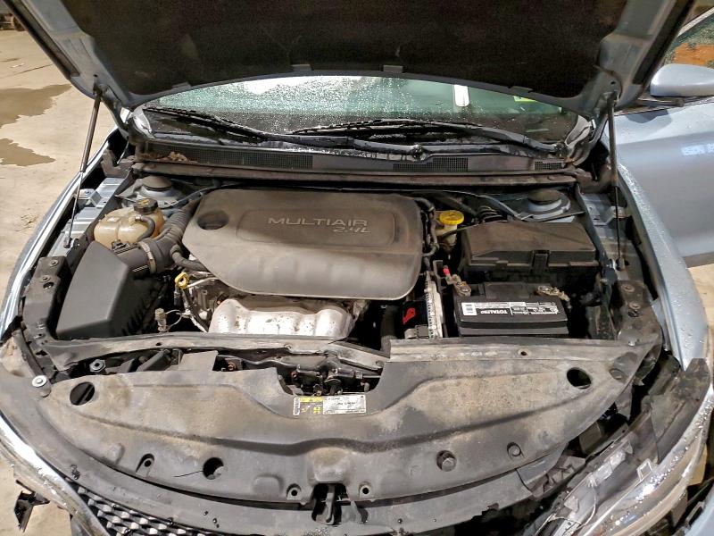 Фото 11 - CHRYSLER 200