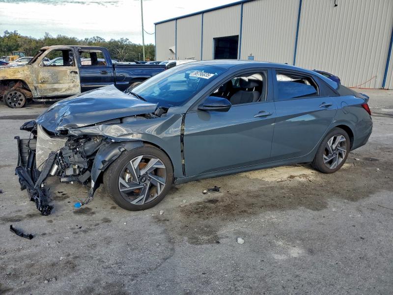 Фото 1 - HYUNDAI ELANTRA