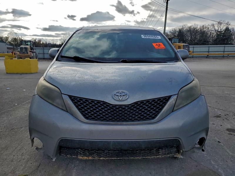 Фото 5 - TOYOTA SIENNA