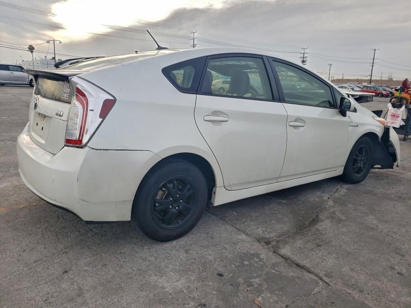 Фото 3 - TOYOTA PRIUS